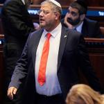 الكنيست يقرّ تمهيديًا مشروع قانون لإعدام منفذي العمليات الفلسطينيين وسط جدل قانوني وسياسي