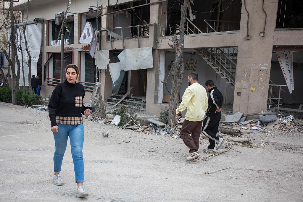 إسرائيل تقترب من أهدافها في إيران.. وحشد أميركي يوسّع خيارات التصعيد العسكري