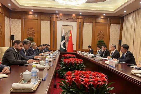 ترامب: المفاوضات مع إيران تتقدم... ومبادرة صينية–باكستانية تطرح خارطة طريق لوقف الحرب