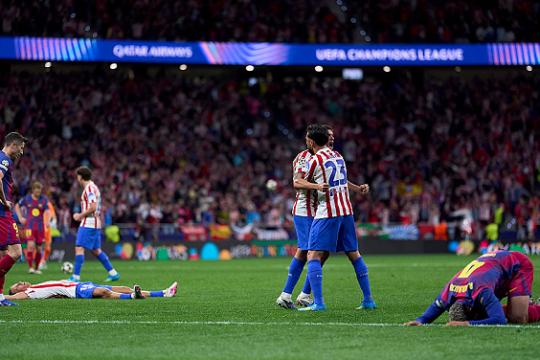 برشلونة يودّع دوري الأبطال رغم الفوز… وأتلتيكو مدريد يحسم التأهل بمجموع المباراتين