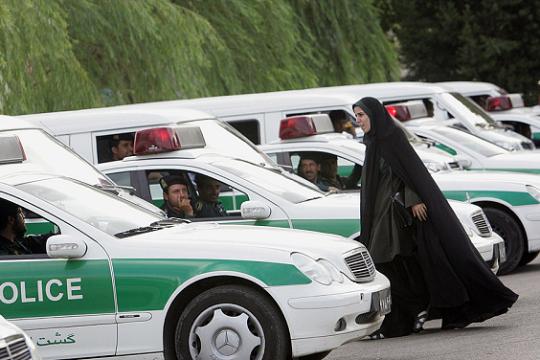 طهران تنفي مزاعم إعدام نساء وتهاجم ترامب: "أخبار كاذبة" وسط تضارب بشأن مصير الهدنة