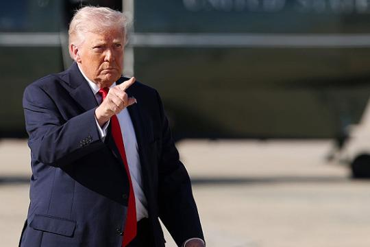 ترامب يمدد الهدنة مع إيران ويؤجل الهجوم: ضغوط باكستانية وانقسام داخلي في طهران