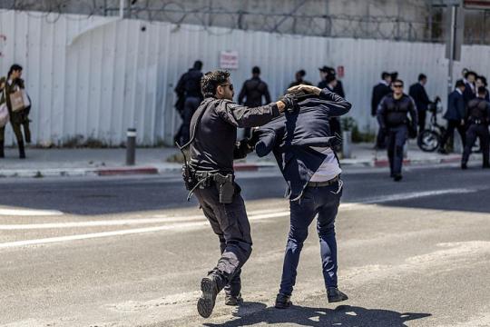 المحكمة العليا الإسرائيلية تلزم الحكومة بفرض عقوبات على المتهربين من التجنيد