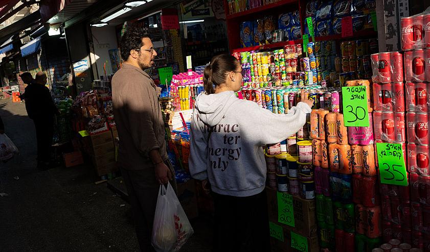 خبراء: "صلابة الأسعار" وتركّز السوق يمنعان انعكاس انخفاض التكاليف على المستهلكين