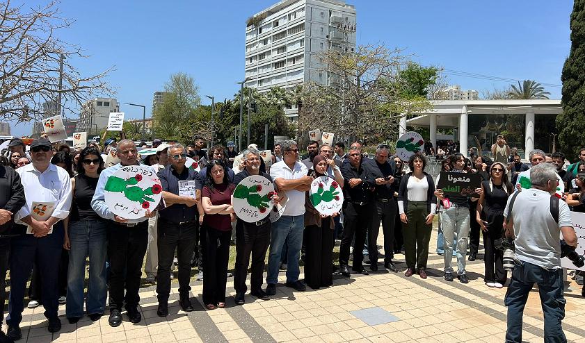 مشاركون رفعوا شعارات تؤكد وحدة الشعب الفلسطيني وتضامنهم مع غزة وجنين خلال الفعالية في ساحة “أنطين”