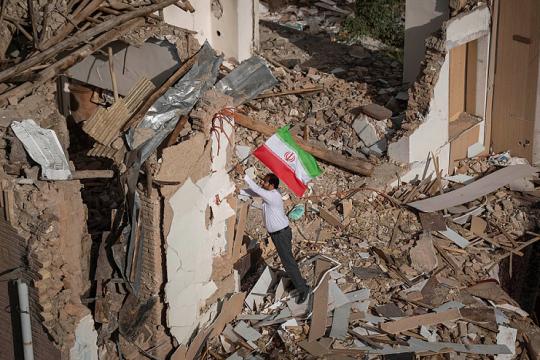 أزمة اليورانيوم تعقّد المفاوضات... ترامب يتوعّد بتدمير المخزون الإيراني وطهران ترفض إخراجه من البلاد