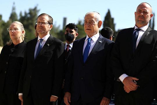هرتسوغ يجمّد النظر في طلب العفو عن نتنياهو وسط تعثّر الحوار بينهما