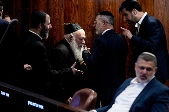 الكنيست يقر "قانون أساس: دراسة التوراة".. والمعارضة تعتبره تمهيدًا لتكريس إعفاء الحريديم من التجنيد