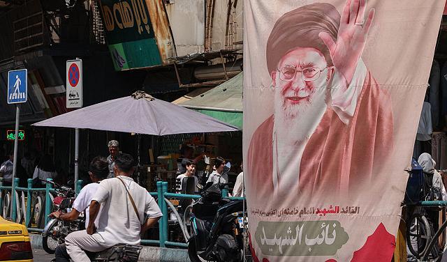 إيران تؤكد رفضها التدخل الخارجي..