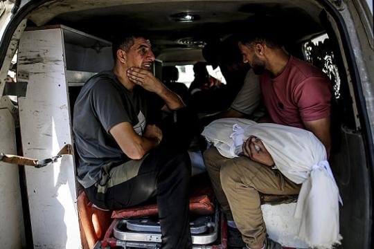 غارات إسرائيلية على غزة تخلّف 19 شهيدًا والدفاع المدني يحذر من تصاعد استهداف الأطفال