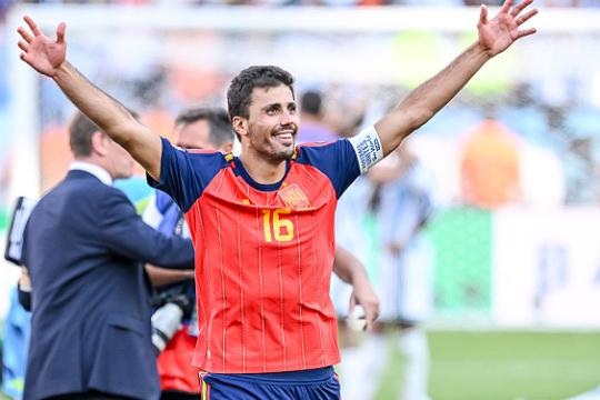 مانشستر سيتي يرفض عرض برشلونة الأول لضم رودري