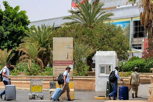 تصعيد في اليمن وتطورات متسارعة في الشرق الأوسط والعالم