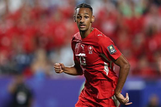 إشبيلية يعلن انتقال جبريل سو إلى جنوة مقابل 4 ملايين يورو