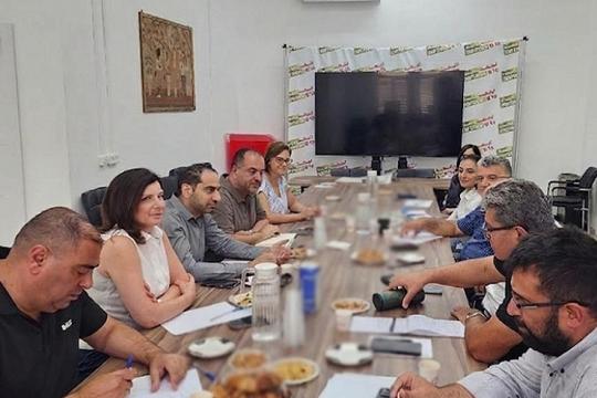 التجمع والجبهة يدعوان إلى اجتماع ثلاثي للبدء بالتحضير للقائمة المشتركة