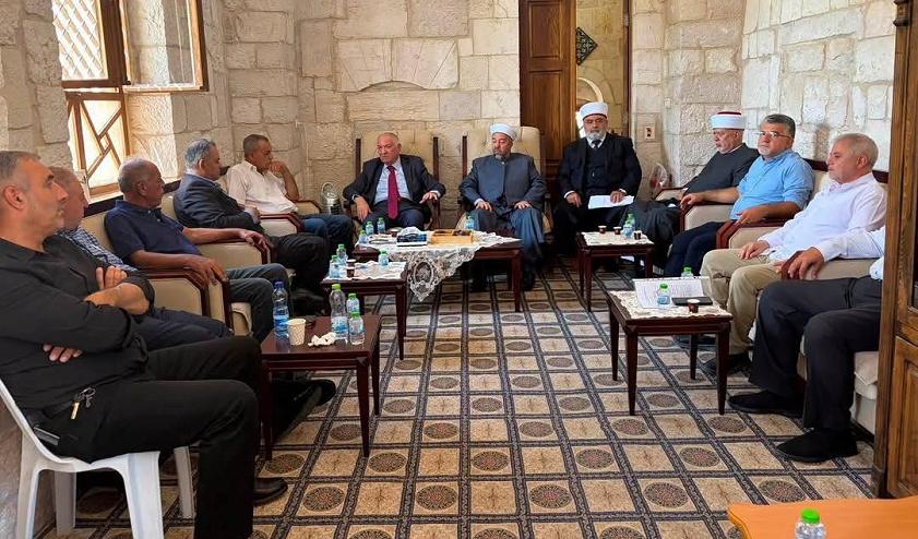 وفد من لجنة المتابعة يلتقي الأوقاف والهيئات الإسلامية في القدس ويدعو إلى تكثيف الحضور الإسلامي في المسجد