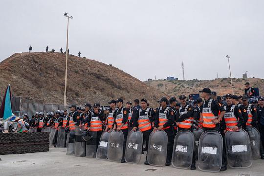 السلطات المغربية تحبط محاولة عبور جماعي لـ 111 مهاجراً نحو سبتة وتؤكد الاستقرار الميداني