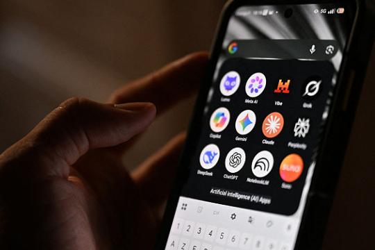 وثائق أميركية تكشف: إسرائيل تمول حملة علاقات عامة لتوجيه إجابات الذكاء الاصطناعي بشأن غزة