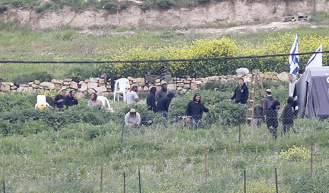 مستوطنون يشرعون بإنشاء بؤر جديدة في برقا وأم صفا
