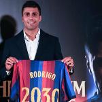 برشلونة يعلن رسمياً تعاقده مع رودري حتى 2030 مقابل 76.5 مليون يورو