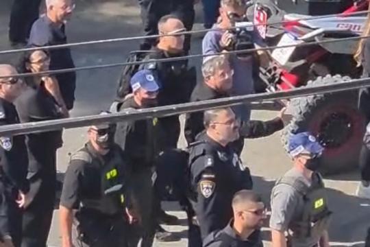 السلطات الإسرائيلية تهدم 10 حظائر وإسطبلاً بحضور بن غفير في الرملة