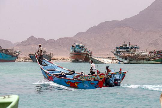 وزير يمني: الحوثيون يخططون للسيطرة على باب المندب بتوجيه إيراني