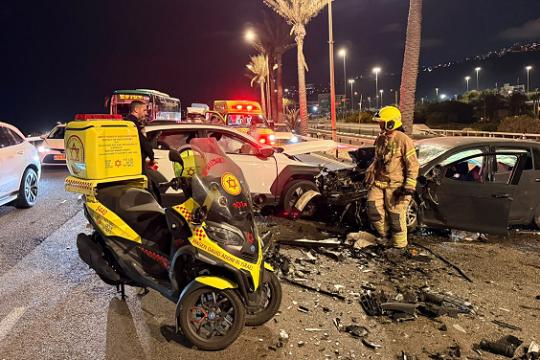 مصرع ستيني وإصابة ثلاثة آخرين بجراح خطيرة في حادثي سير قرب حيفا وداخلها