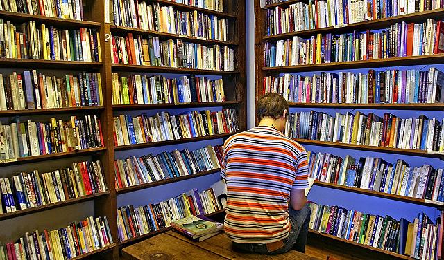 مخاوف حقوقية من فقدان كتب نادرة