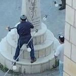 سوكوت يقتحم مادما ويحطم نصبًا تذكاريًا للشهداء تحت حراسة الجيش الإسرائيلي