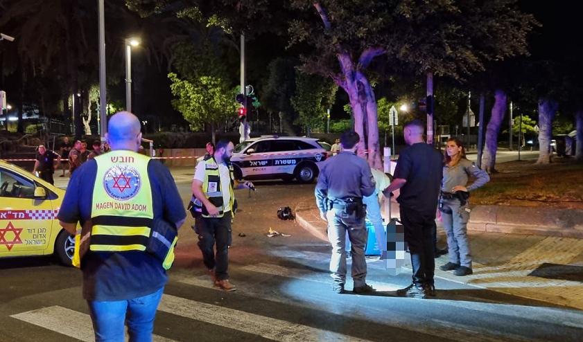 الشاب في الثلاثينيات من عمره توفي متأثرًا بإصابته الحرجة بعد تعرضه لإطلاق نار في شارع النزهة جادة (يروشاليم)، والشرطة تحقق دون الإعلان عن اعتقالات