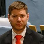 الشاباك يؤكد إجلاء يائير نتنياهو سراً من أميركا إلى إسرائيل إثر "تهديد إيراني" باغتياله