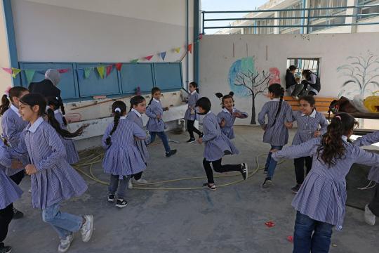 تعطيل الدراسة بمدارس القدس الخاصة وتحذيرات رسمية من فرض المنهاج الإسرائيلي على 45 ألف طالب