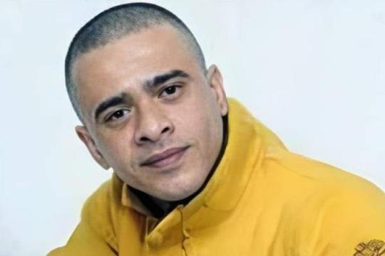 اتهام 12 سجّانًا إسرائيليًا بالتسبب بوفاة الأسير ثائر أبو عصب والاعتداء على 8 أسرى