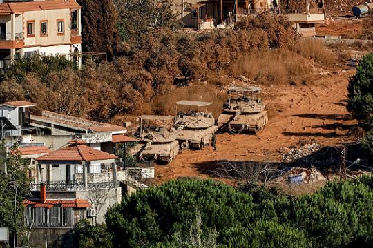 الجيش الإسرائيلي يستعد لـ"أيام حساسة" في الشمال ويتجه لإنشاء "منطقة أمنية" جديدة جنوبي لبنان