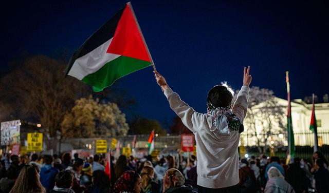 38% من المشاركين يظهرون ميلاً للفلسطينيين و48% يرون الدعم الأمريكي لإسرائيل مفرطاً