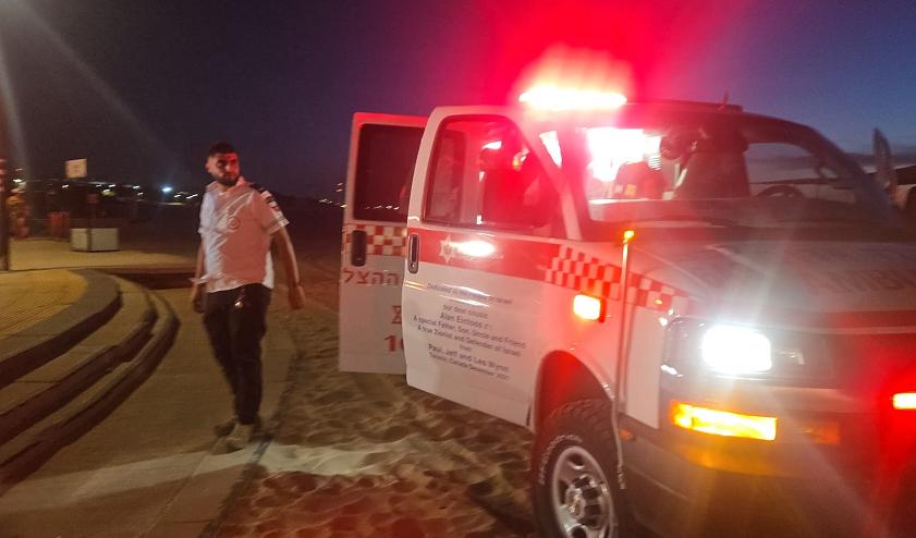 طواقم الإسعاف تنقل إصابة خطيرة وأخرى طفيفة لمستشفى "برزيلاي" والغواصون يمشطون المياه