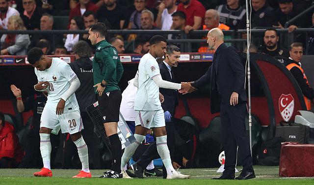 المدير الفني لمنتخب فرنسا يكتفي بالقائمة الحالية