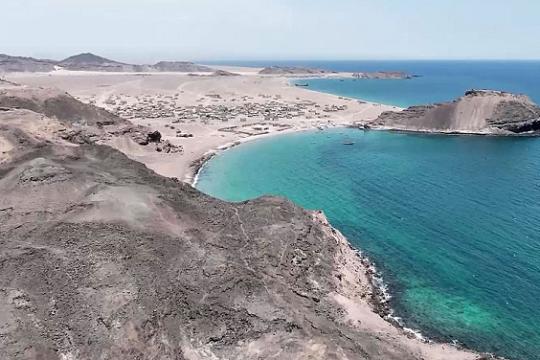 السعودية تطالب بضمان حرية الملاحة في هرمز وباب المندب وتنتقد غياب الحماية الدولية
