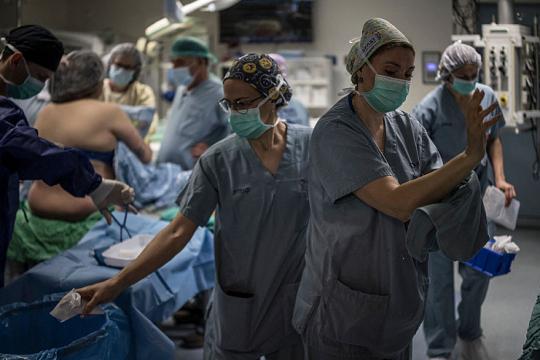 هجرة الأطباء تتفاقم في إسرائيل.. 1369 طبيبًا غادروا خلال 3 أعوام وتحذيرات من أزمة صحية