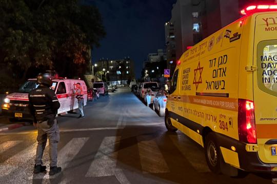 إصابة شاب بجراح خطيرة في جريمة طعن بيافا واعتقال شقيقه