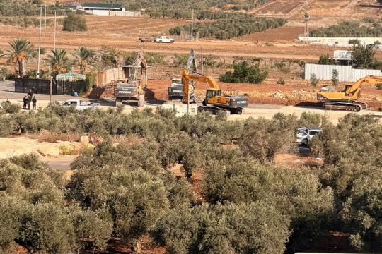 هدم قاعة أفراح في دير حنا وخسائر تُقدّر بمليوني شيكل.. وصاحبها يتهم السلطات باستغلال الهدم انتخابيًا