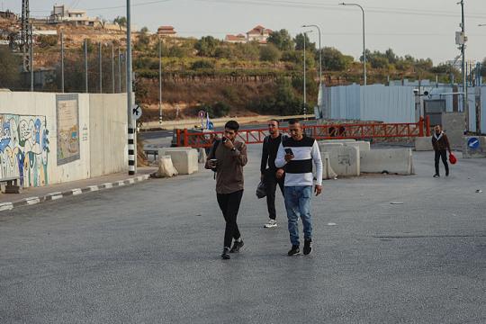 الاحتلال تحظر دخول العمال الفلسطينيين إلى المستوطنات ويغلق المعابر يوم الانتخابات