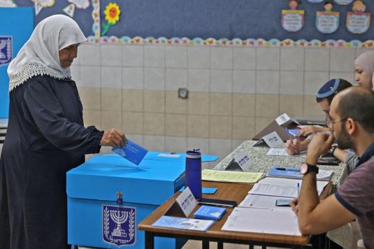 الليكود يجمع توثيقات من مراكز الاقتراع العربية تمهيدًا للتشكيك بنتائج الانتخابات