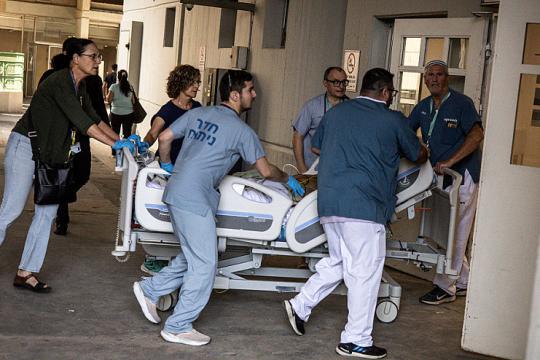 إصابة شاب بجروح خطيرة في جريمة إطلاق نار بالنقب