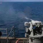 الجيش الأميركي يضرب سفن زرع ألغام إيرانية ويستعرض خيارات حماية مضيق هرمز