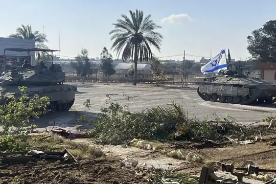 إسرائيل تحدد ضوابط فتح معبر رفح: خروج محدود لعناصر حماس وعائلاتهم بدون تفتيش مباشر