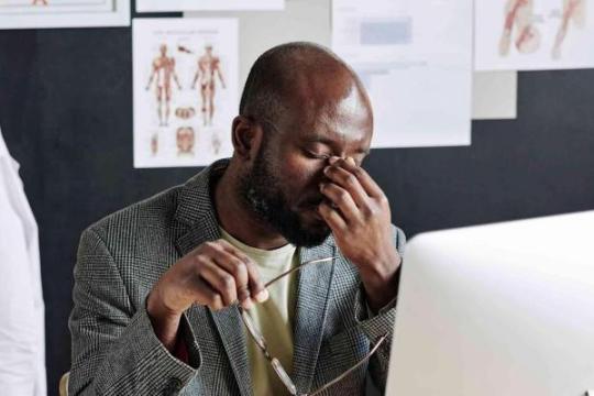 دراسة إيطالية تفسر سبب تكرار اتخاذ بعض الأشخاص قرارات خاطئة رغم التعلم