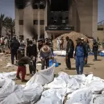 انتشال جثامين 25 فلسطينياً من منزل مدمر في خان يونس بينهم الصحفية هبة العبادلة