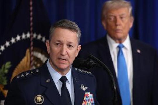 القائد الأعلى للقوات الأميركية في الشرق الأوسط يعرض على ترامب خيارات عسكرية ضد إيران