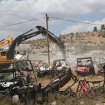 اقتحامات وإصابات واستيلاء على أراضٍ في الضفة الغربية والقدس