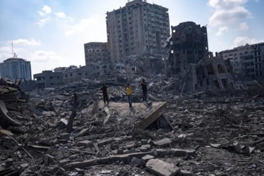 تقرير إسرائيلي: مخاوف من “تفاهمات سرية” بين الوسطاء وحماس حول مستقبل الحركة في غزة